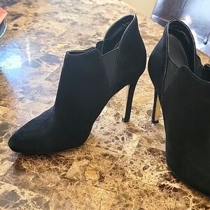 AUDREY BROOKE Abtory Black Multi Suede Heels. 7.5M
